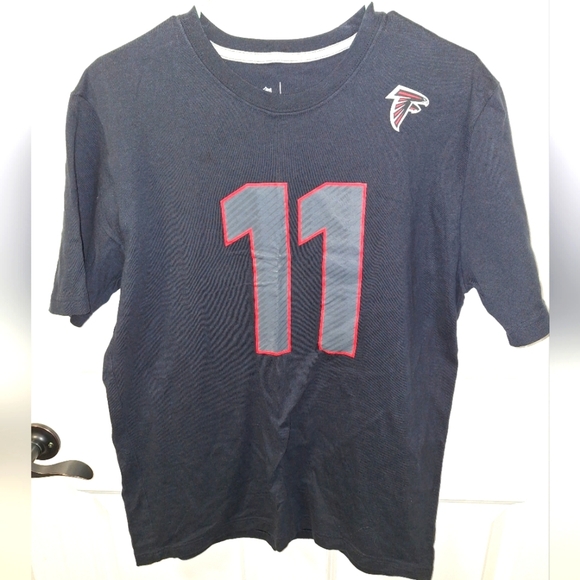 An Atlanta Falcons #11 Julio Jones short sleeve t-shirt in excellent condition - Picture 1 of 6